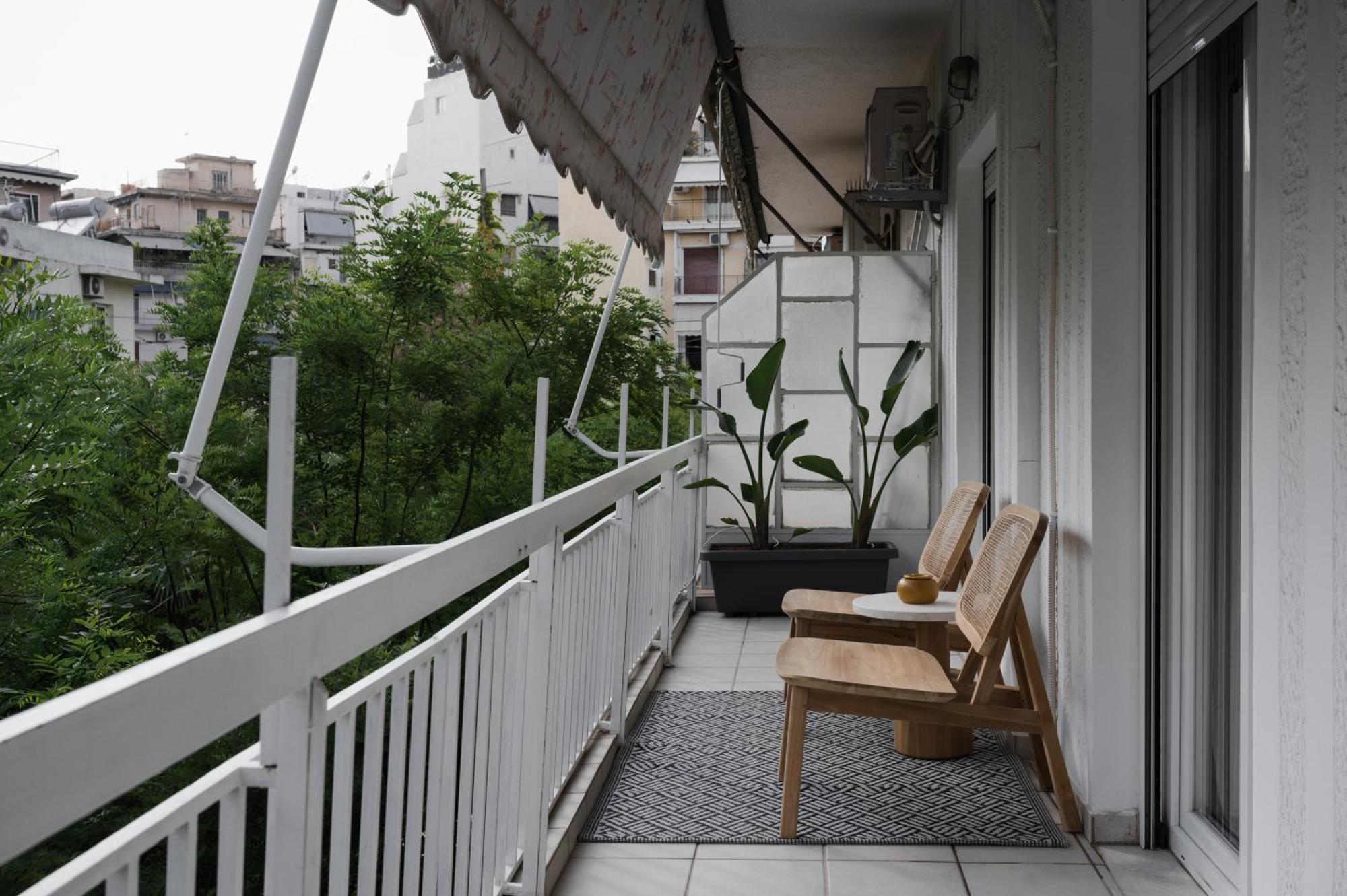 Athens' Gem: Fun, Sun & Your Koukaki Run! Luaran gambar