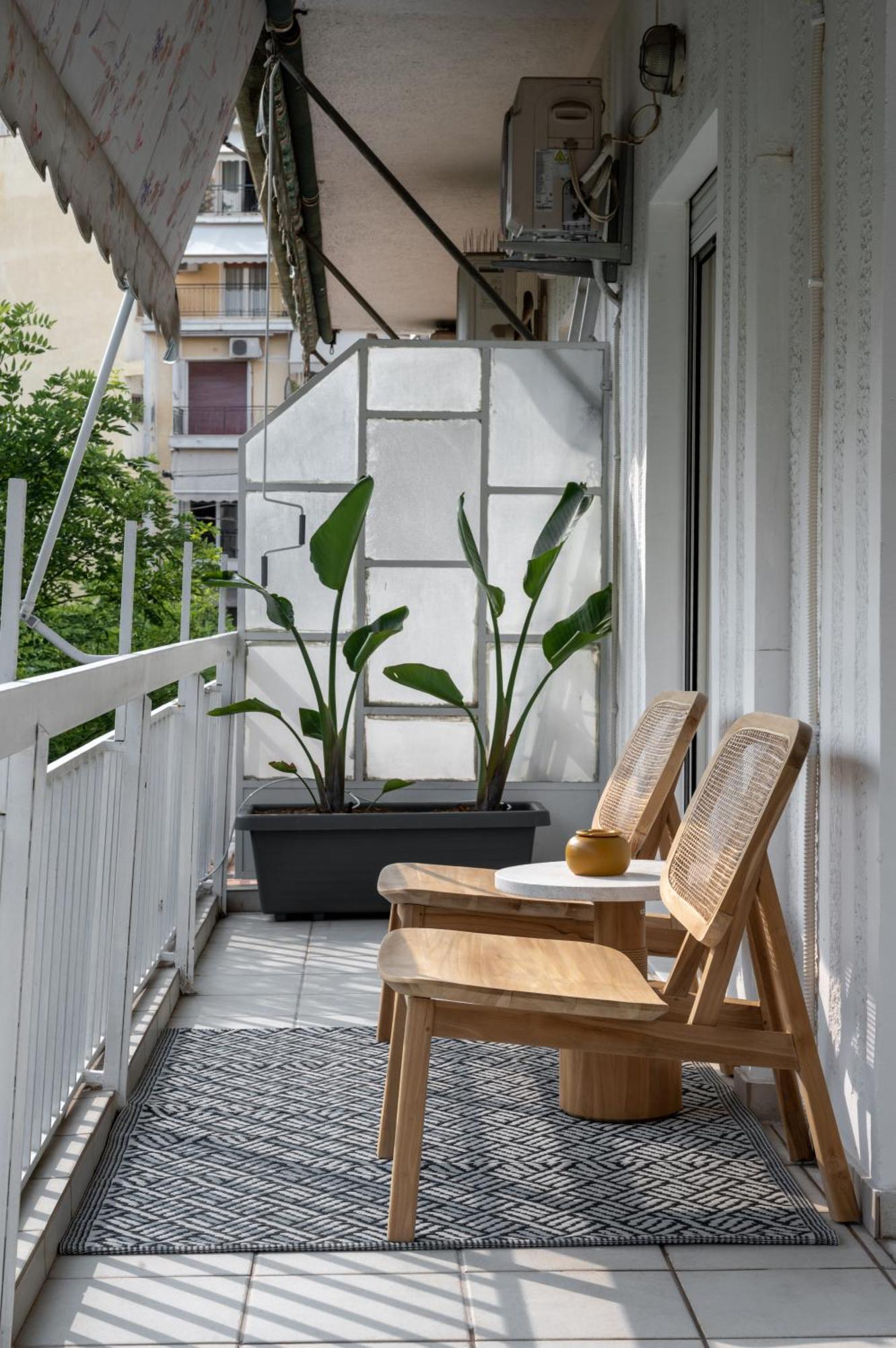 Athens' Gem: Fun, Sun & Your Koukaki Run! Luaran gambar