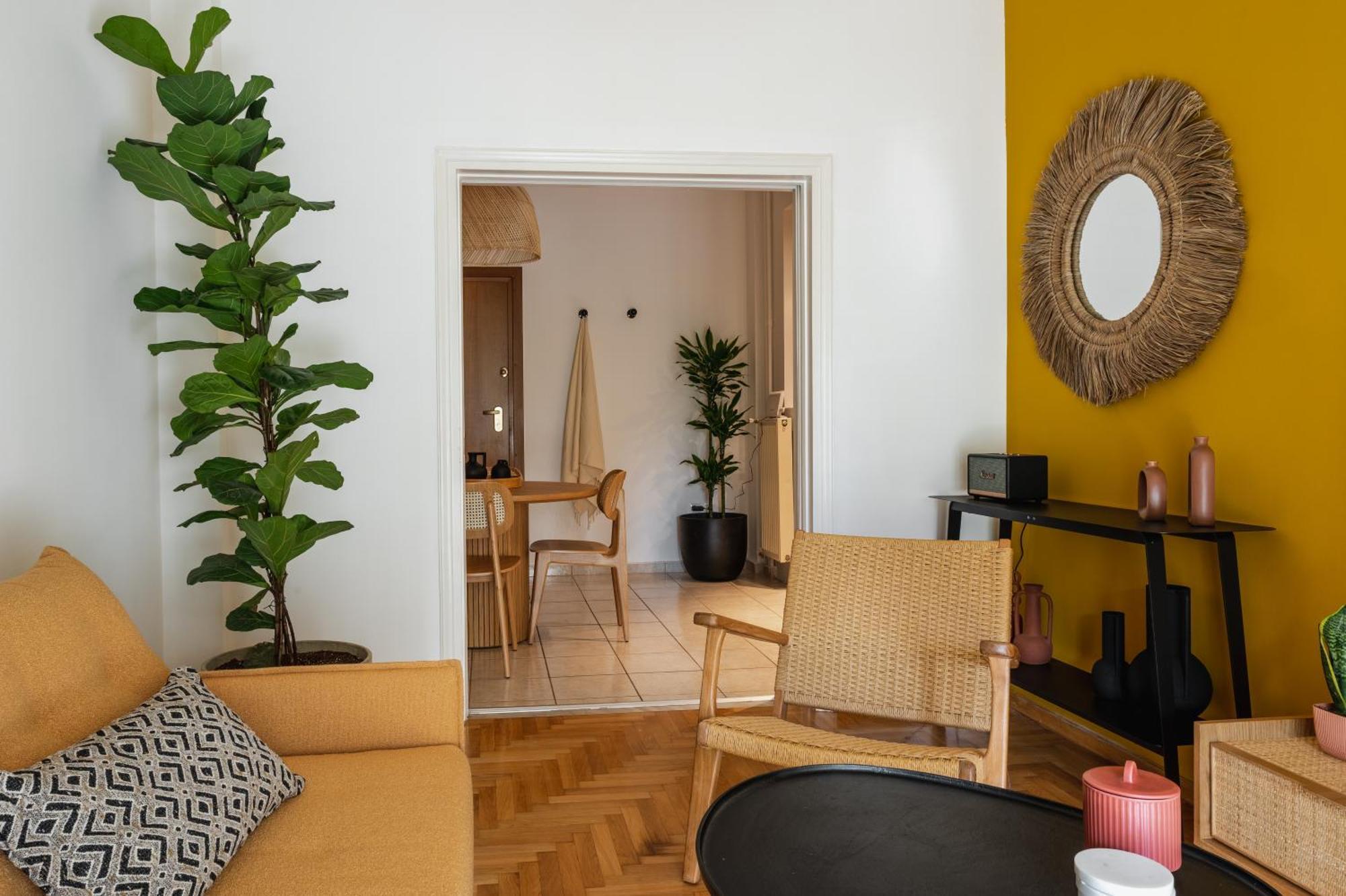 Athens' Gem: Fun, Sun & Your Koukaki Run! Luaran gambar